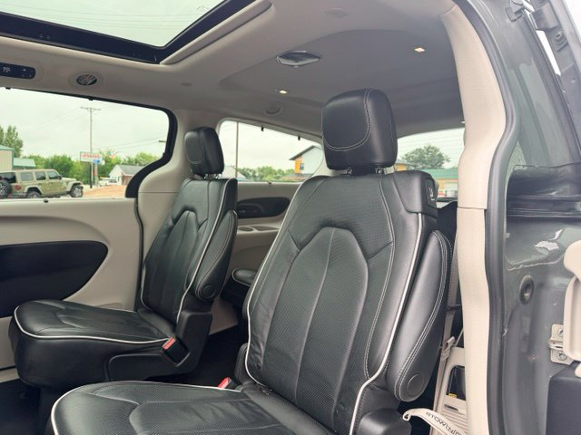 Used 2022 Chrysler Pacifica Limited w/ Uconnect Theater Family Group AWD/4WD image 22