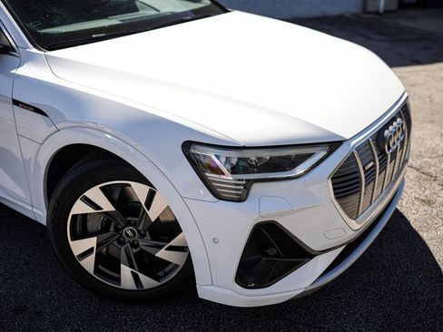 Used 2023 Audi e-tron Premium Plus image 8