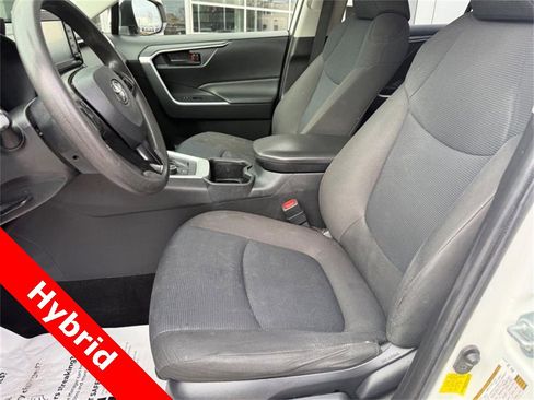 Used 2022 Toyota RAV4 LE image 16