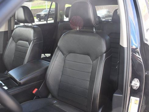 Used 2024 Volkswagen Atlas SEL AWD/4WD image 17