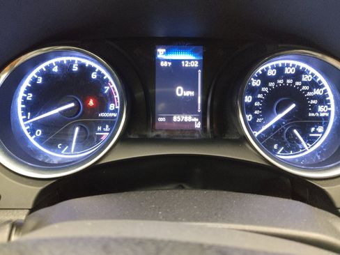 Used 2020 Toyota Camry LE image 23