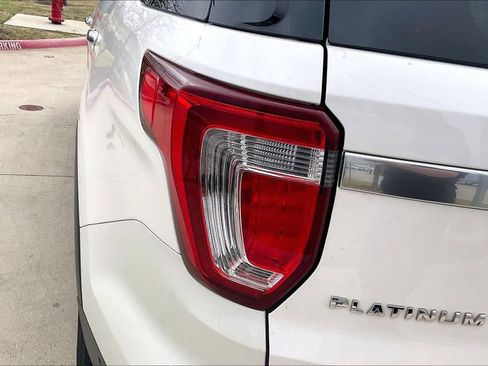 Used 2017 Ford Explorer Platinum image 39