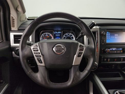 Used 2017 Nissan Titan PRO-4X image 9