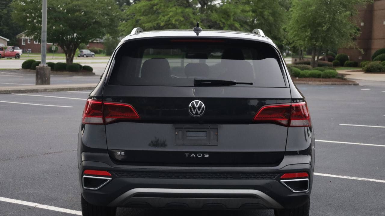 Used 2022 Volkswagen Taos SE FWD image 4