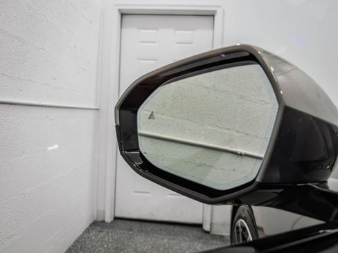 Used 2025 BMW 760i xDrive w/ Executive Package AWD/4WD image 34