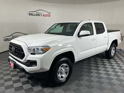 Used 2022 Toyota Tacoma SR AWD/4WD image 2