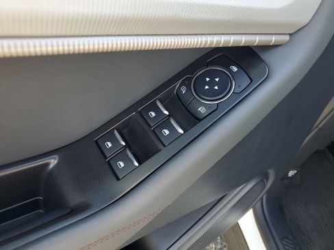 Used 2025 Ford Explorer Active AWD/4WD image 9