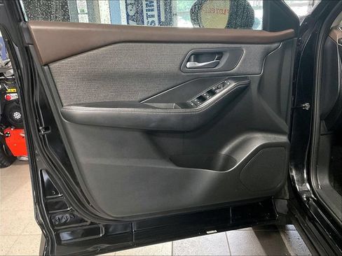 Used 2023 Nissan Rogue SV AWD/4WD image 9