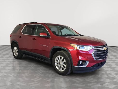 Used 2021 Chevrolet Traverse LT FWD image 2