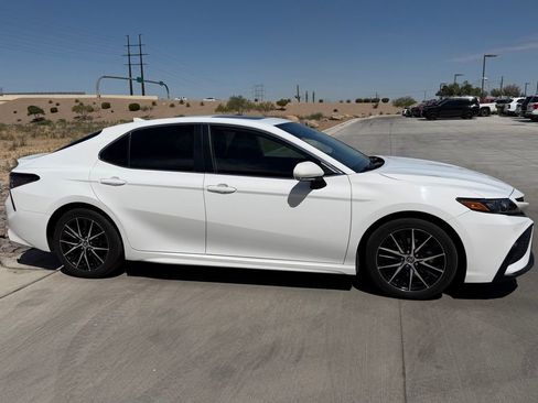 Used 2022 Toyota Camry SE w/ Convenience Package FWD image 14