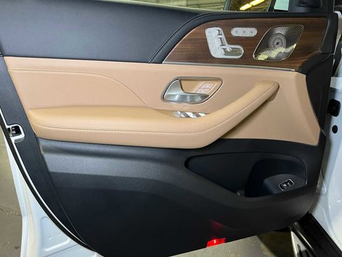 New 2025 Mercedes-Benz GLS 580 4MATIC image 19