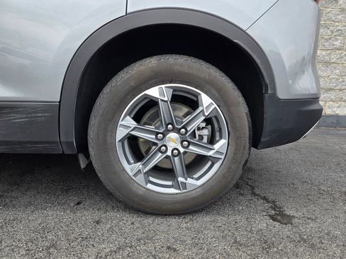 Used 2025 Chevrolet Blazer LT FWD image 9