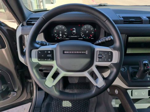 Used 2024 Land Rover Defender 110 S image 18