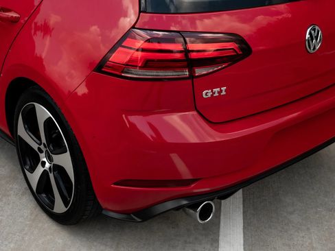 Used 2018 Volkswagen GTI SE image 12