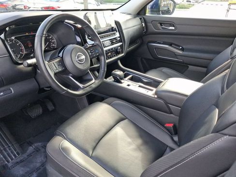 Certified 2025 Nissan Pathfinder SL FWD image 13