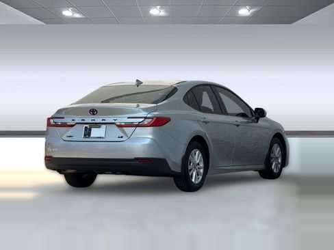 Used 2025 Toyota Camry LE w/ Convenience Package FWD image 9