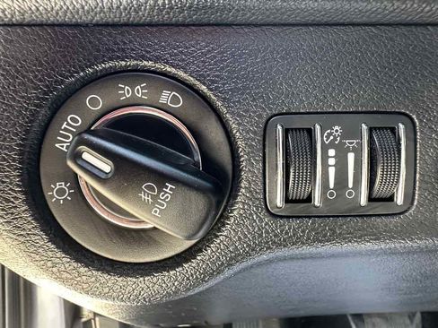 Used 2016 Chrysler 300 C Platinum w/ Safetytec Plus Group image 10