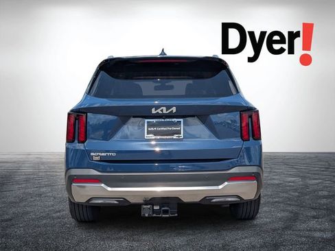 Certified 2025 Kia Sorento EX image 4