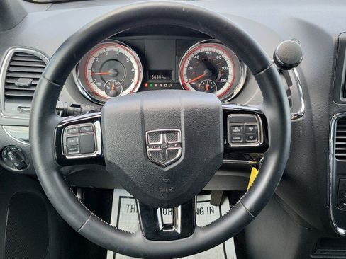 Used 2019 Dodge Grand Caravan SE FWD image 27