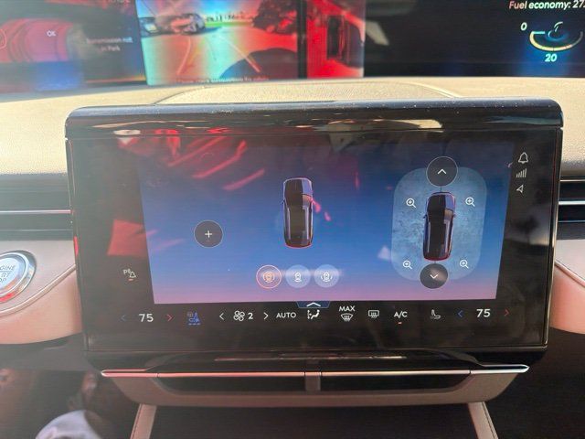 Used 2024 Lincoln Nautilus Premier AWD/4WD image 15