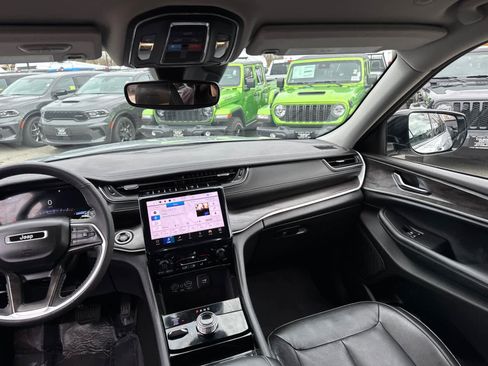 Used 2023 Jeep Grand Cherokee L Limited w/ Black Appearance Package image 35