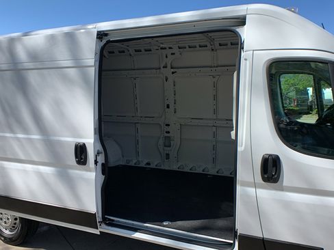 Used 2025 RAM ProMaster 2500 w/ Convenience Group image 25