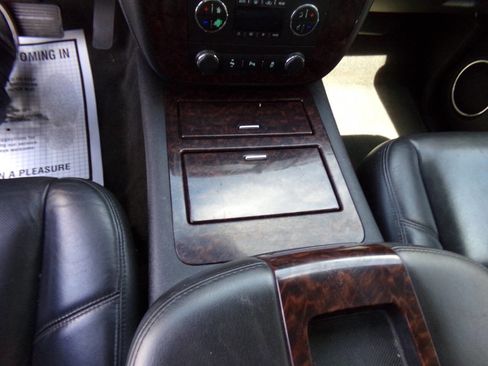 Used 2013 GMC Yukon XL Denali image 27