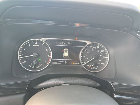 Used 2024 Nissan Pathfinder SV FWD image 2