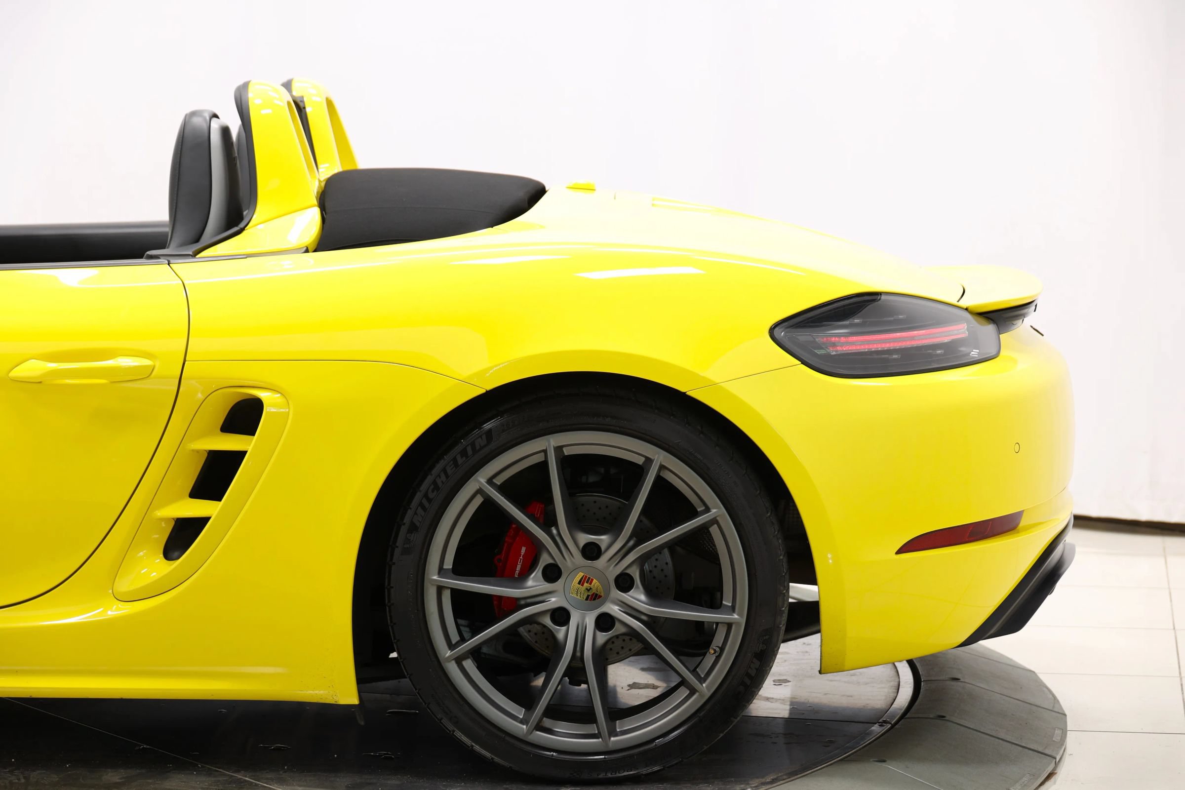 Used 2019 Porsche 718 Boxster GTS RWD image 10