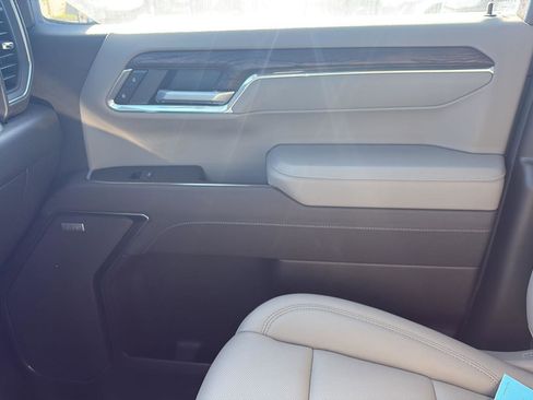 Used 2025 GMC Sierra 1500 SLT image 18