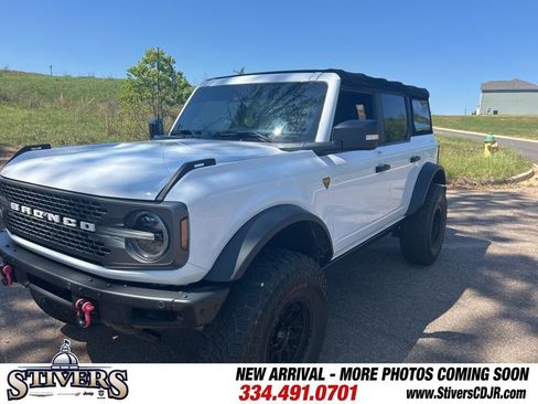 Used 2022 Ford Bronco Badlands image 3
