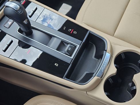 Certified 2026 Porsche Macan AWD/4WD image 20