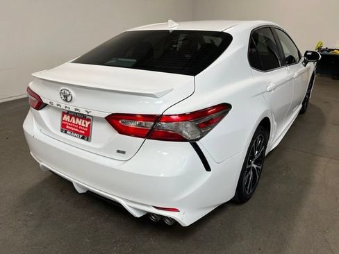 Used 2019 Toyota Camry SE FWD image 3