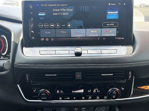 Certified 2025 Nissan Rogue SL FWD image 24