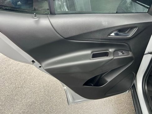 Used 2018 Chevrolet Equinox LT image 18