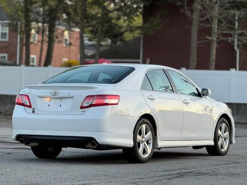 Used 2011 Toyota Camry SE w/ Sport Leather Pkg image 4
