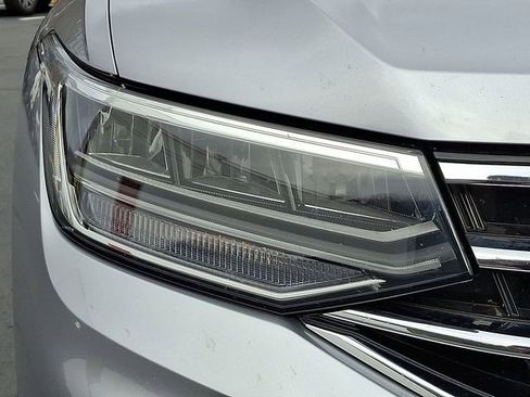 Used 2024 Volkswagen Tiguan SE image 10