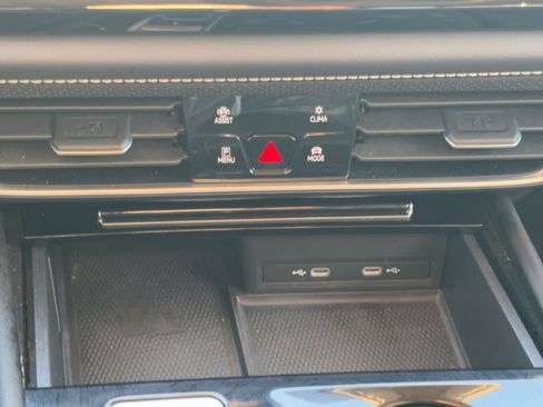 Used 2024 Volkswagen Atlas SE image 25