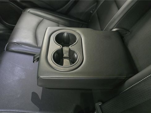 Used 2024 GMC Terrain SLT image 16