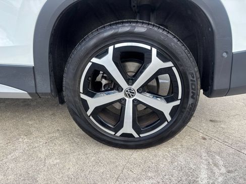 Used 2026 Volkswagen Tiguan SE AWD/4WD image 32