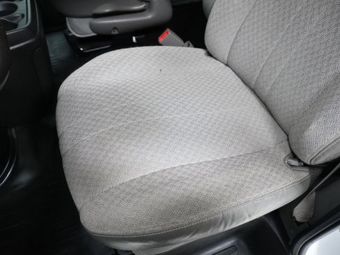 Used 2017 Chevrolet Express 3500 Extended image 9