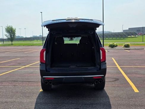 Used 2022 GMC Yukon XL Denali w/ Denali Premium Package AWD/4WD image 35