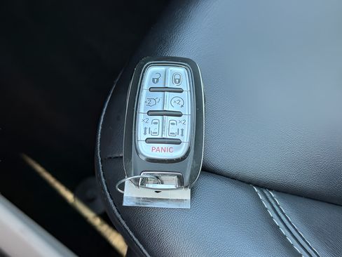Used 2024 Chrysler Pacifica Touring-L FWD image 14
