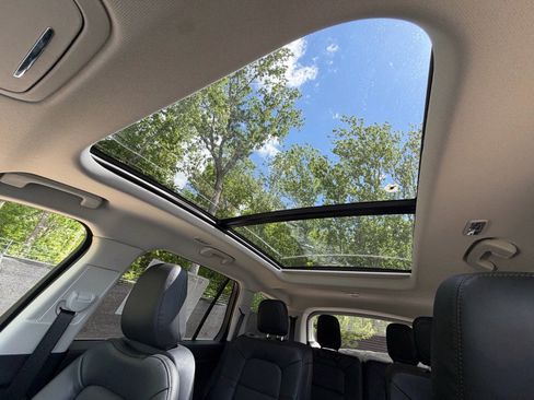 New 2026 Lincoln Aviator AWD image 38