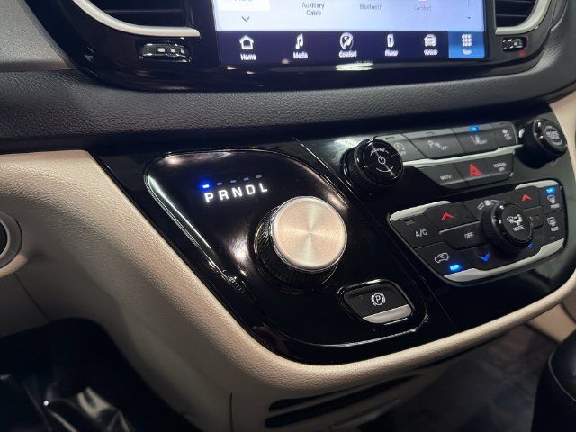 Used 2024 Chrysler Pacifica Touring-L FWD image 28