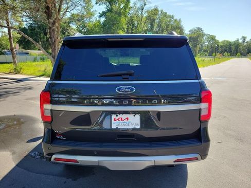 Used 2024 Ford Expedition XLT RWD image 9