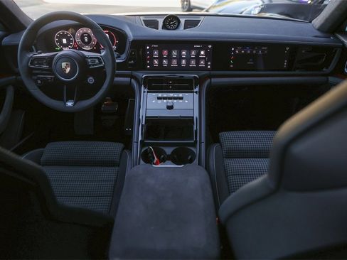 Certified 2025 Porsche Panamera GTS image 33