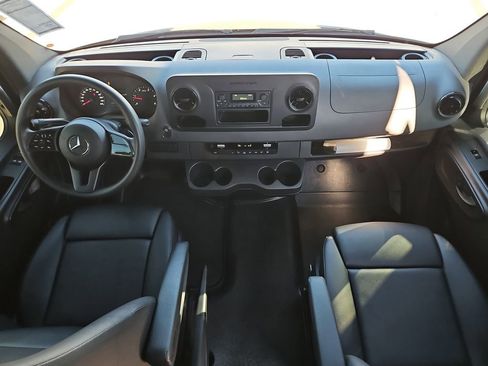 Used 2021 Mercedes-Benz Sprinter 2500 image 13