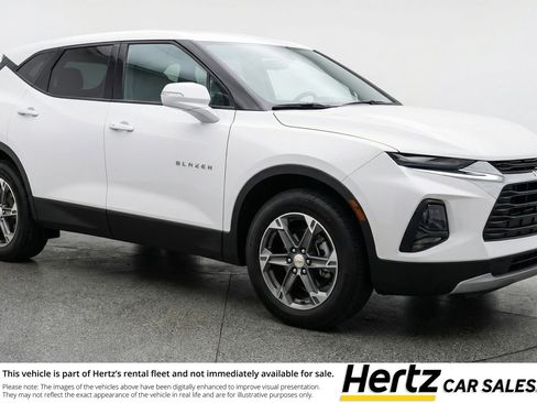 Used 2025 Chevrolet Blazer LT FWD image 1