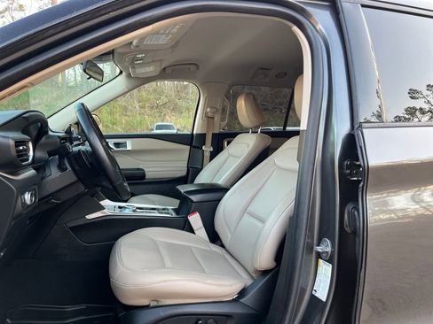 Used 2020 Ford Explorer XLT w/ Equipment Group 202A image 10